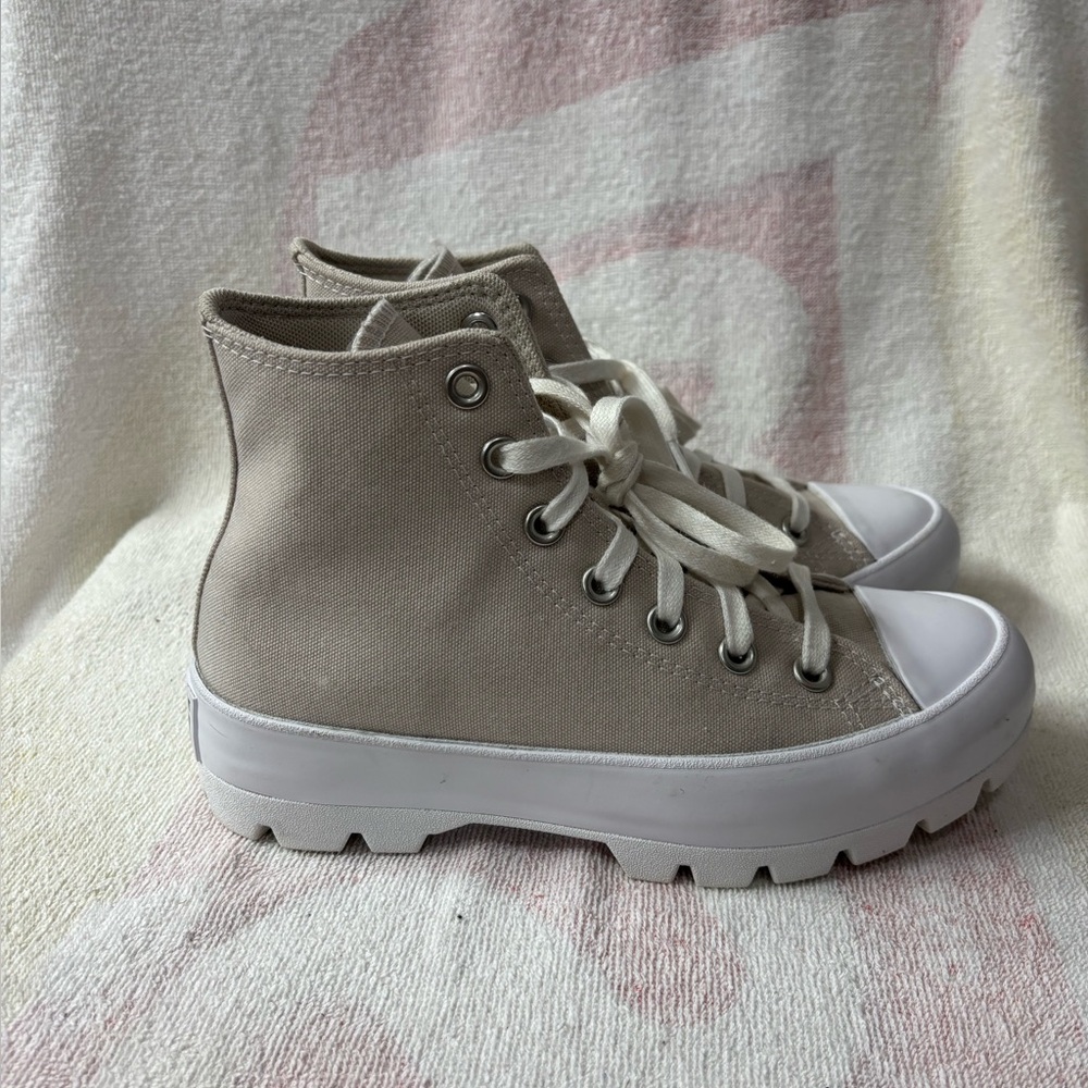 Converse Sand Chuck Taylor All Star Lugged Sneakers Women’s Sz 6
